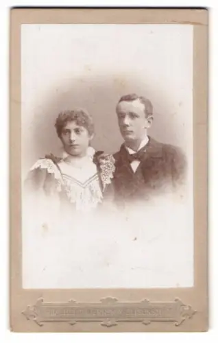 Fotografie Adalbert Werner, München, Elisenstr. 7, Paar in eleganter Kleidung