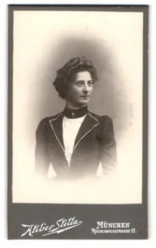 Fotografie Atelier Stella, München, Reichenbachstrasse 1a, Porträt einer eleganten Dame