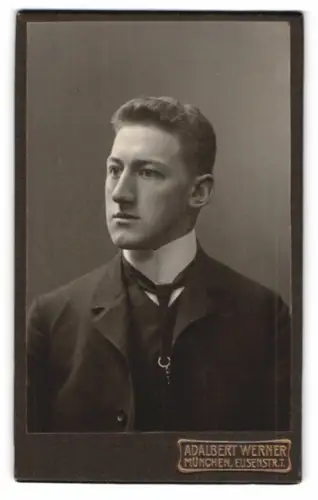 Fotografie Adalbert Werner, München, Elisenstr. 7, Porträt eines jungen Mannes