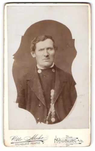 Fotografie Otto Mohr, Neuburg an der Donau, Franziskanerstrasse 162, Porträt eines Mannes