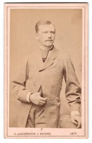 Fotografie K. Jagerspacher, Gmunden, Esplanade, Porträt eines eleganten Herrn