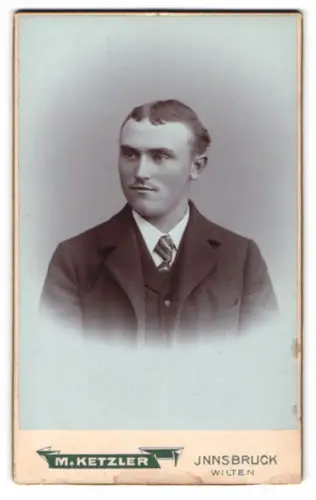 Fotografie M. Ketzler, Innsbruck, Heiliggeiststrasse 9, Porträt eines jungen Mannes