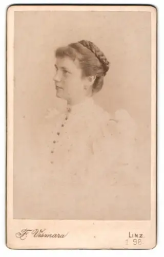 Fotografie F. Vismara, Linz, Altstadt 17, Porträt einer Dame im Profil