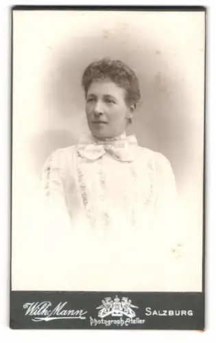 Fotografie Wilhelm Mann, Salzburg, Makartplatz, Porträt einer Dame
