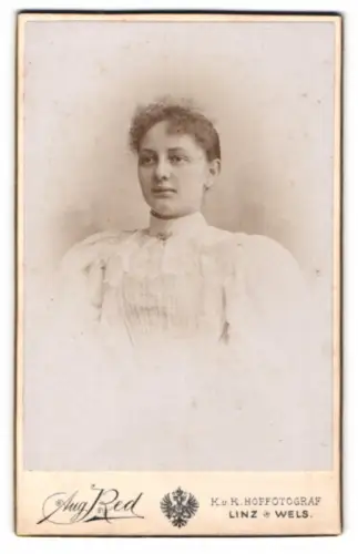 Fotografie Aug. Red, Linz, Landstrasse, Porträt einer jungen Frau