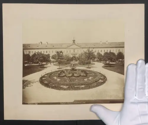 Fotografie J. Wlha, Wien, Ansicht Wien, Blick vom 2. Hof auf das K.K. allgemeine Krankenhaus