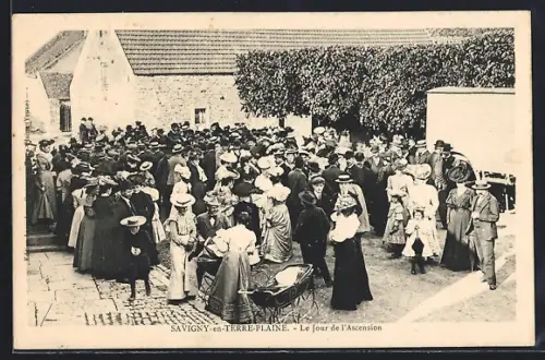 AK Savigny-en-Terre-Plaine, Le jour de l`Ascension