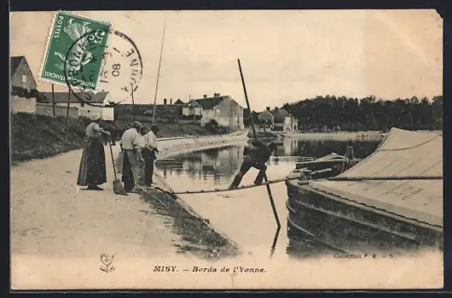 AK Misy, Bords de l`Yonne avec des habitants et une péniche