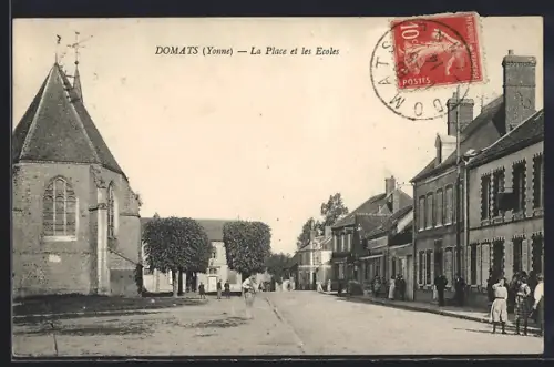 AK Domats /Yonne, La Place et les Écoles