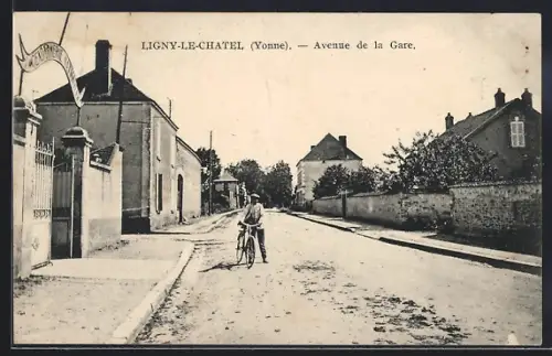 AK Ligny-le-Châtel /Yonne, Avenue de la Gare avec un cycliste