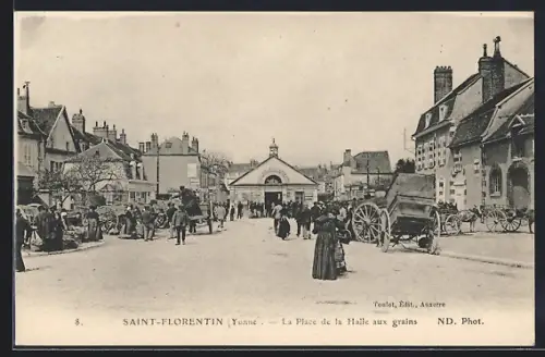 AK Saint-Florentin /Yonne, La Place de la Halle aux grains