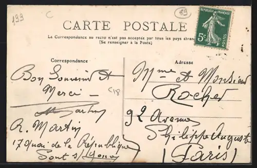 AK Pont-sur-Yonne, Quai de la République avec vue sur les berges et les bâtiments adjacents