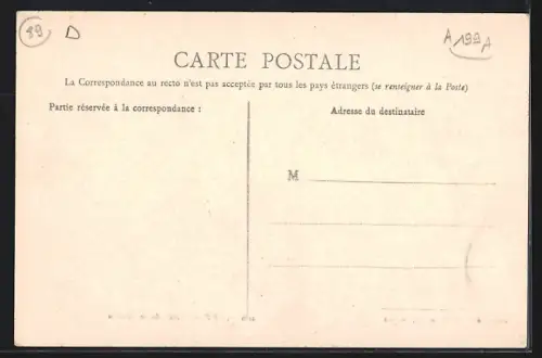 AK Cézy, Place de la Mairie avec groupe devant le bâtiment