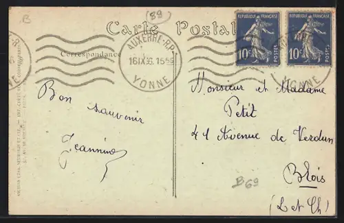 AK Auxerre, Rue du Temple animée avec commerces et passants