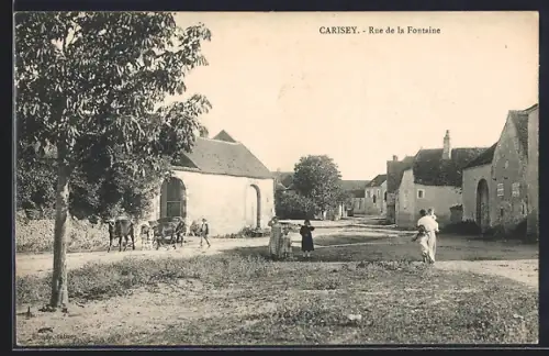 AK Carisey, Rue de la Fontaine avec villageois et charrette tirée par des chevaux