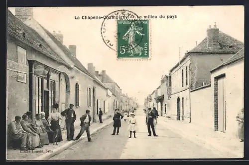 AK La Chapelle-Champigny, Le milieu du pays