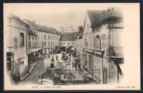 AK Sens, L`Hôtel de l`Écu et la rue animée adjacente