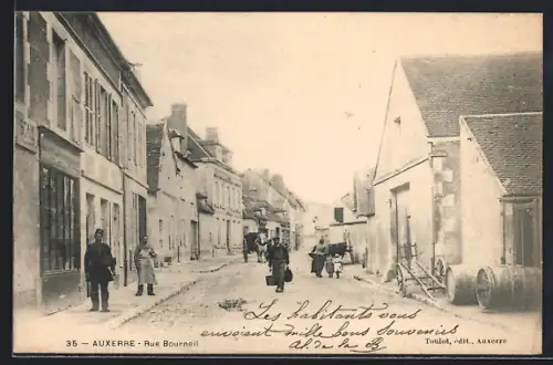 AK Auxerre, Rue Bourneil animée avec habitants et commerces