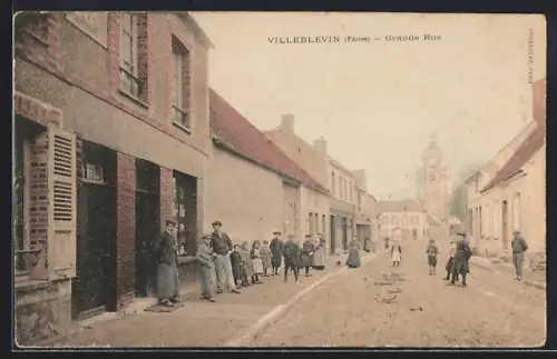 AK Villeblevin /Yonne, Grande Rue animée avec habitants et vue sur l`église