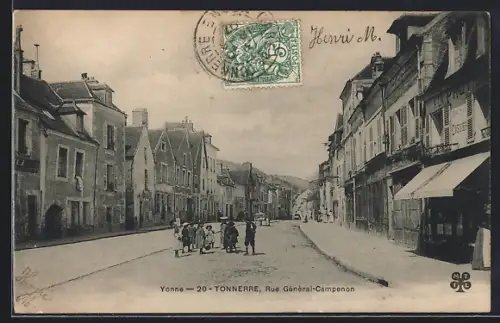 AK Tonnerre /Yonne, Rue Général-Camponon avec passants et bâtiments historiques