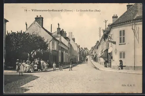 AK Villeneuve-la-Guyard /Yonne, La Grande-Rue, Bas