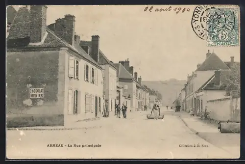 AK Armeau, La Rue principale avec habitants et enseigne Chocolat Menier
