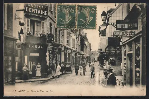 AK Sens, Grande Rue animée avec commerces et passants