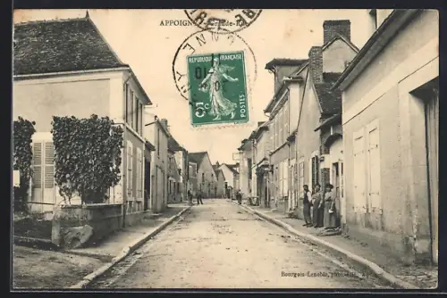 AK Appoigny, Rue principale animée avec habitants devant les maisons