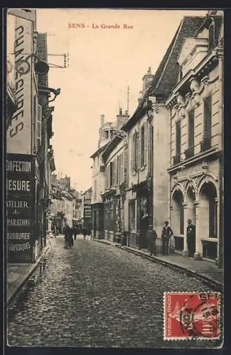 AK Sens, La Grande Rue avec facades et passants