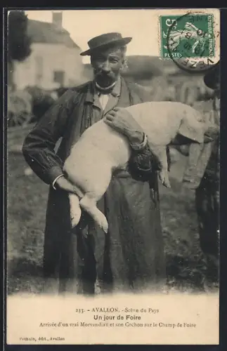 AK Avallon, Un jour de foire avec un vrai Morvandiau et son cochon sur le champ de foire