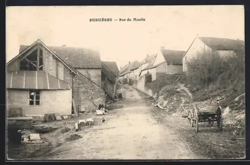 AK Bussières, Rue du Moulin avec scène rurale et charrette