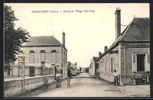AK Fouchères /Yonne, Entrée du Village, côté Sud