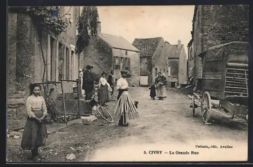 AK Civry, La Grande Rue animée avec habitants et charrette