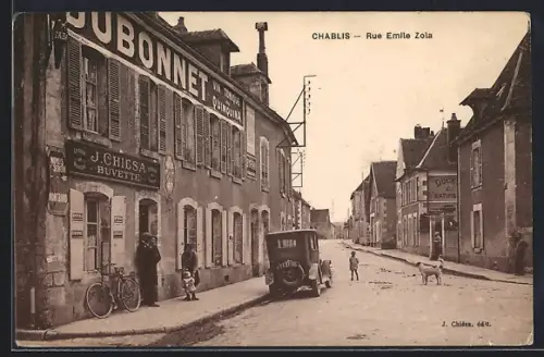 AK Chablis, Rue Émile Zola avec commerces et passants