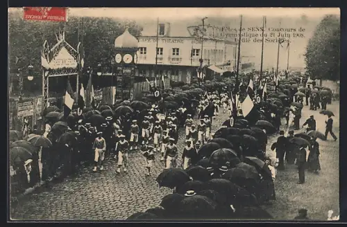 AK Sens, Concours de gymnastique du 21 Juin 1908, défilé des sociétés sous la pluie