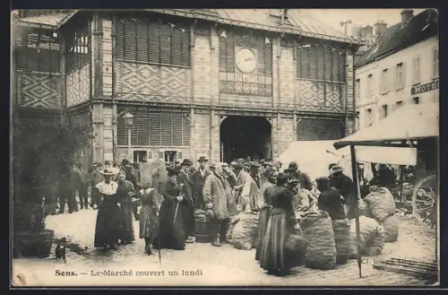 AK Sens, Le Marché couvert un lundi
