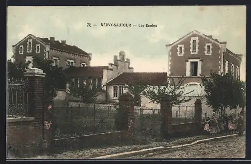 AK Neuvy-Sautour, Les Écoles