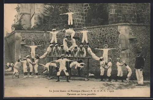 AK Pourrain /Yonne, La Jeune Garde, pyramide sur barres parallèles