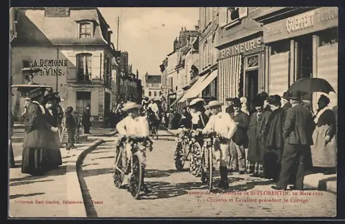 AK St-Florentin, Cyclistes et cavaliers précédant le cortège sur la rue animée