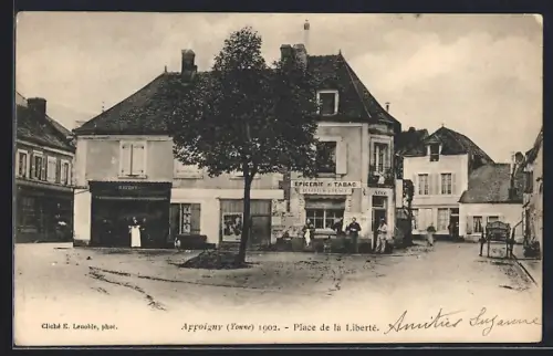 AK Appoigny, Place de la Liberté avec épicerie et tabac en 1902