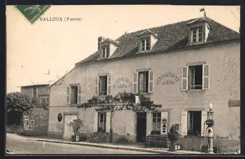 AK Valloux /Yonne, L`Hôtel Bar Café et Restaurant Tabac de la rue principale
