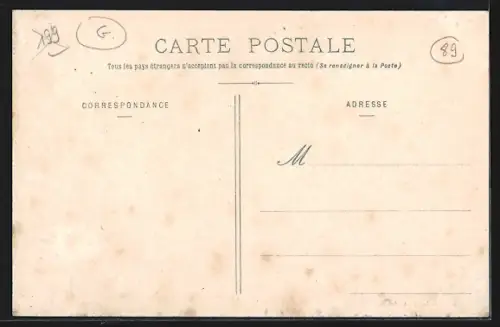 AK Coulanges-la-Vineuse, École des Garcons, vue de la facade et des élèves devant le bâtiment