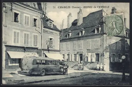 AK Chablis /Yonne, Hôtel de l`Étoile avec un bus stationné devant
