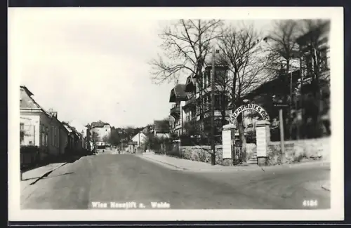 AK Wien, Neustift am Walde, Cafe Paradies mit Strasse u. Abzweig
