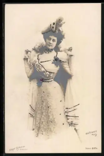 Glitzer-Perl-AK Elegante Dame im weissen Kleid