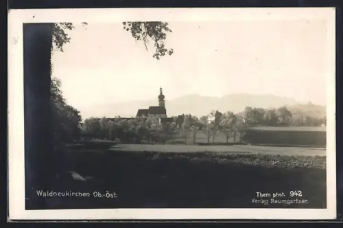 AK Waldneukirchen /Ob.-Öst., Ortspanorama mit Kirche