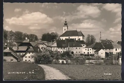 AK Wimsbach /O. Ö., Ortsansicht mit Eingangstrasse u. Kirche