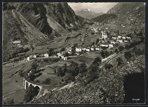 AK Brusio, Gesamtansicht mit Eisenbahnviadukt