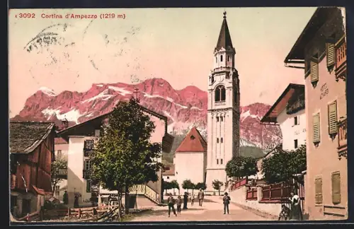 AK Cortina d`Ampezzo, Platzpartie an der Kirche