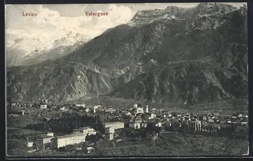 AK Levico /Valsugana, Gesamtansicht mit Bergpanorama aus der Vogelschau